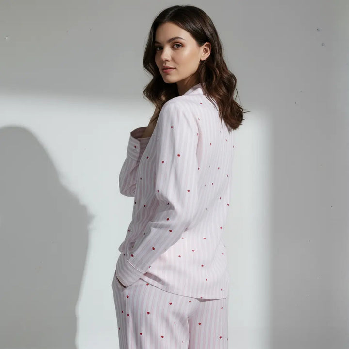 Conjunto de pijama con corazones