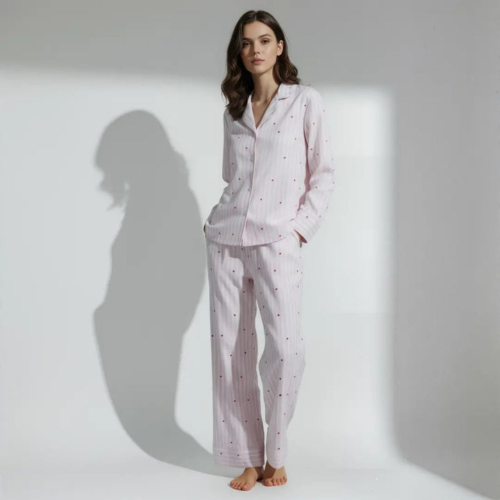 Conjunto de pijama con corazones