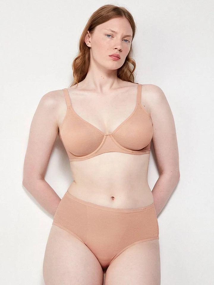 Braguita alta en tejido plumetti delicado