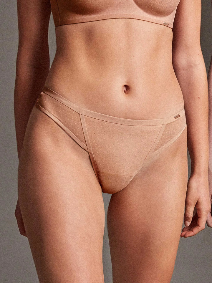 Braguita brasileña en tejido plumetti y acabados termofusionados