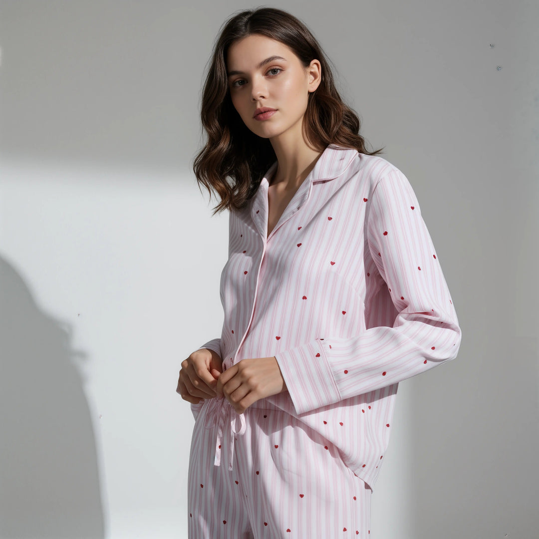 Conjunto de pijama con corazones