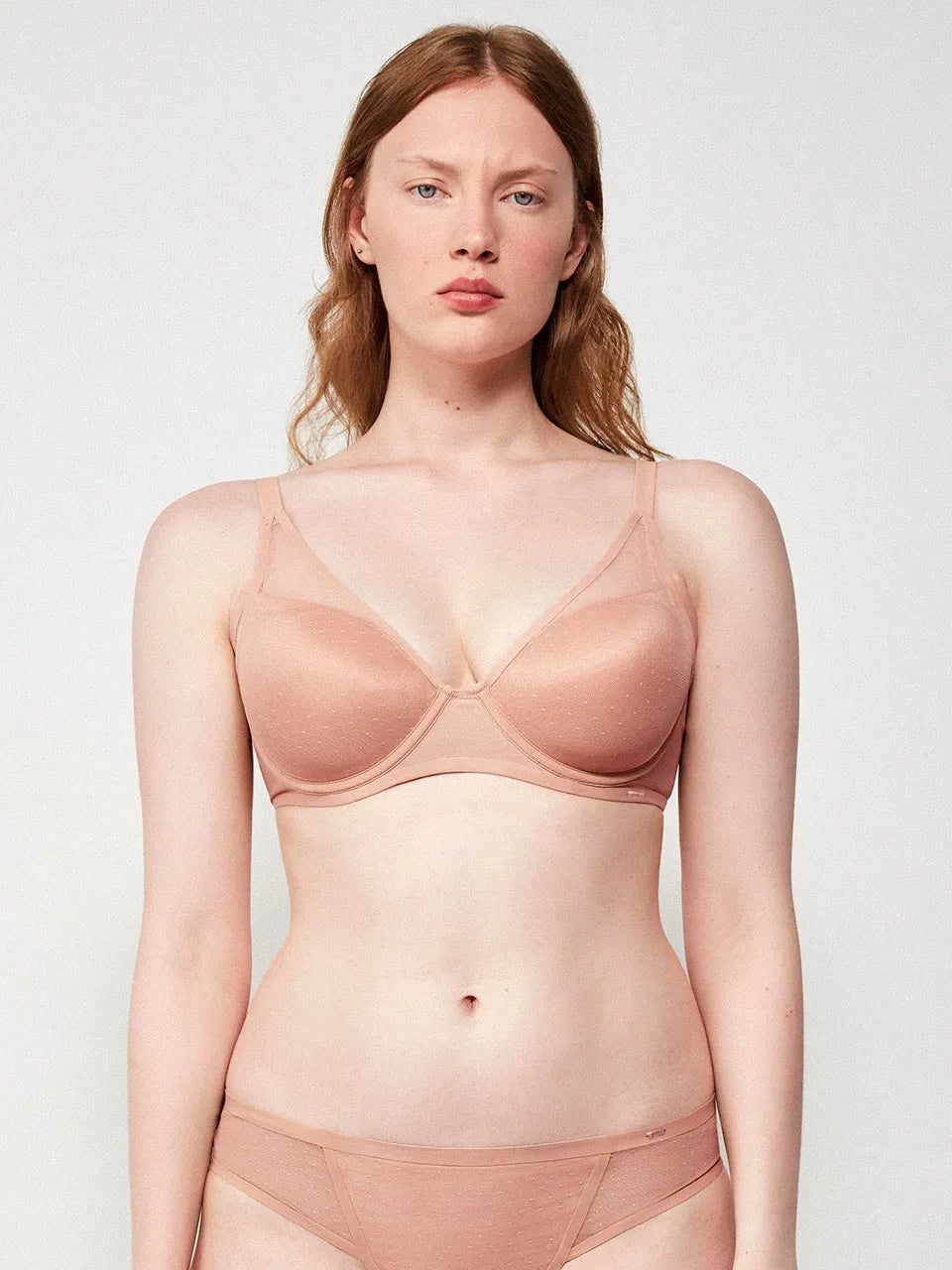 Sujetador bralette de capacidad y aros en tejido plumetti
